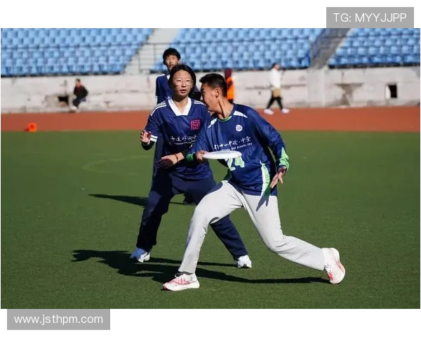 广州飞盘队与武汉飞盘队赛后分析:精彩配合与战术对决的深度剖析 广州飞盘队与武汉飞盘队赛后分析:精彩配合与战术对决的深度剖析