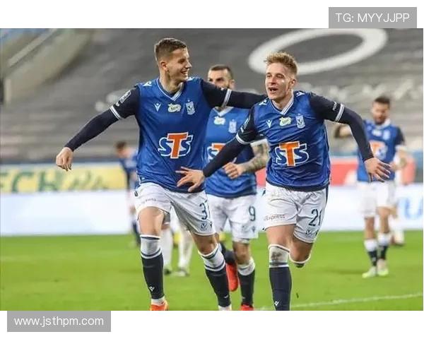 谢里夫与卡拉巴赫的较量揭示了足球战术与团队精神的完美结合